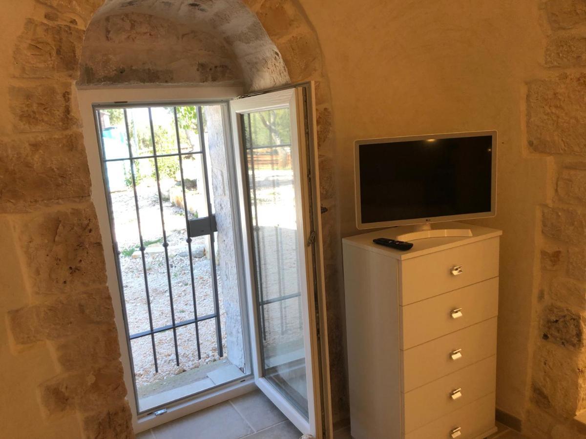 アルベロベッロTrullo Dell' Edera Con Piscina Privataアパートメント エクステリア 写真