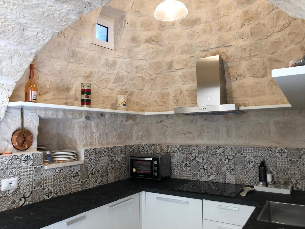 アルベロベッロTrullo Dell' Edera Con Piscina Privataアパートメント エクステリア 写真