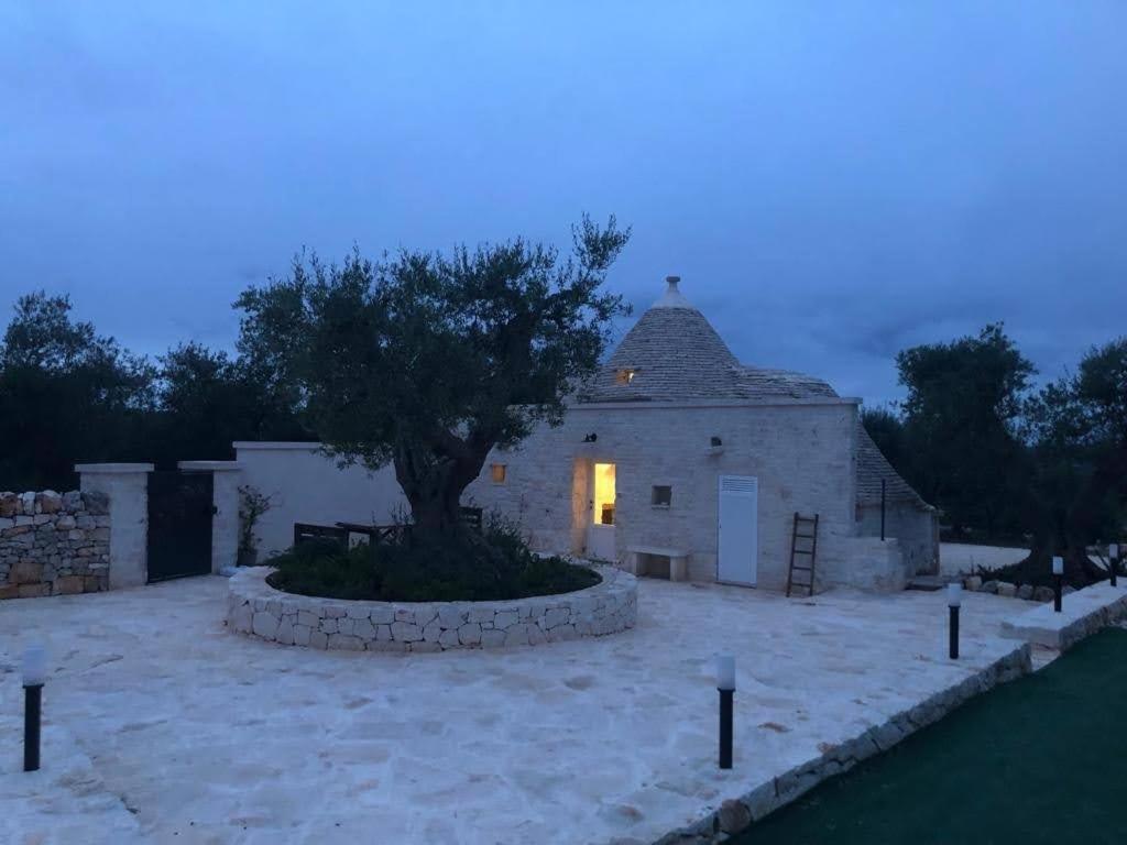 アルベロベッロTrullo Dell' Edera Con Piscina Privataアパートメント エクステリア 写真