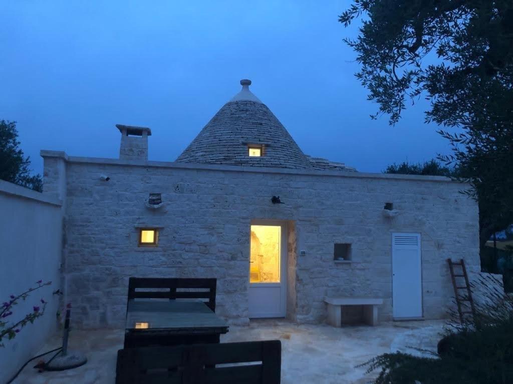 アルベロベッロTrullo Dell' Edera Con Piscina Privataアパートメント エクステリア 写真